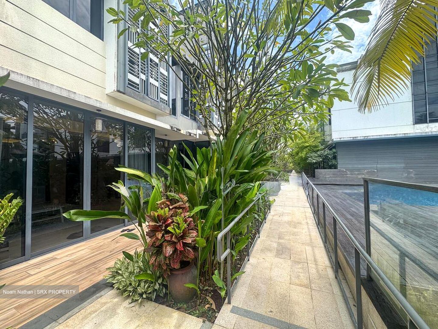 Sunrise Avenue (D28), Terrace #495642721